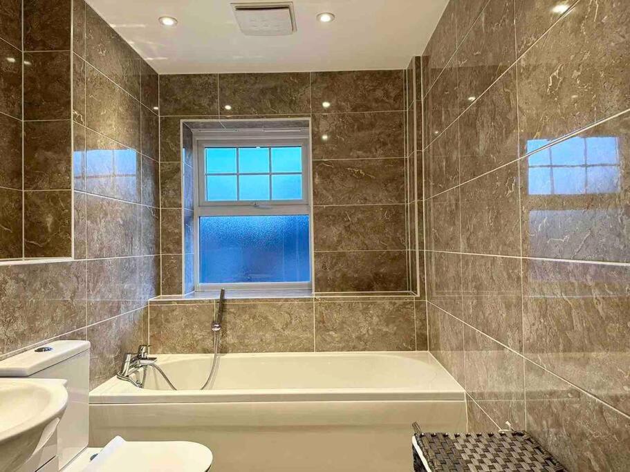 Serene Home Ideally Connected To Central London Bromley Exteriér fotografie